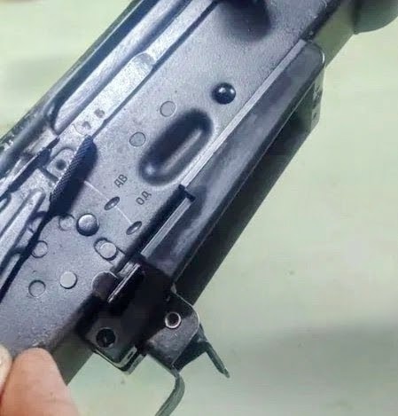 Extended magazine well for AK (AK magazine guide)