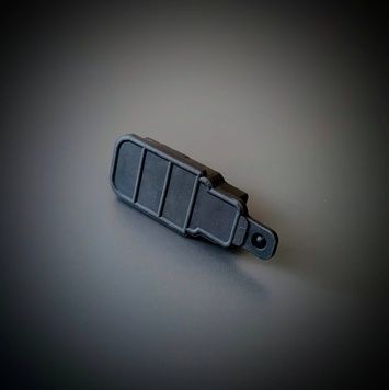 Захисна заглушка шахти магазина АК