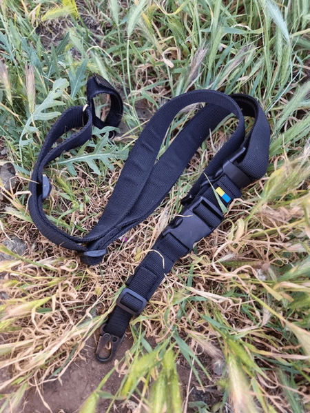 Tactical three-point sling with carabiner and tightening strap – Black